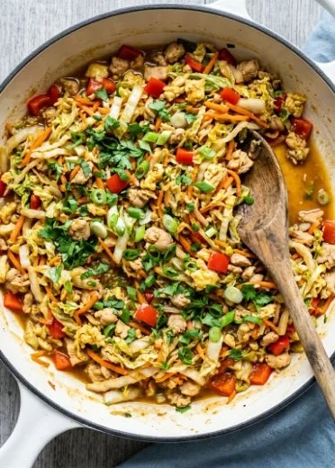 Easy chicken skillet recipe with cabbage, ready in 20 minutes.
