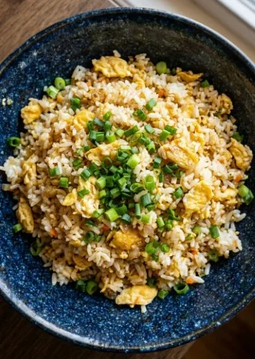 Delicious homemade egg fried rice prepared in 10 minutes.